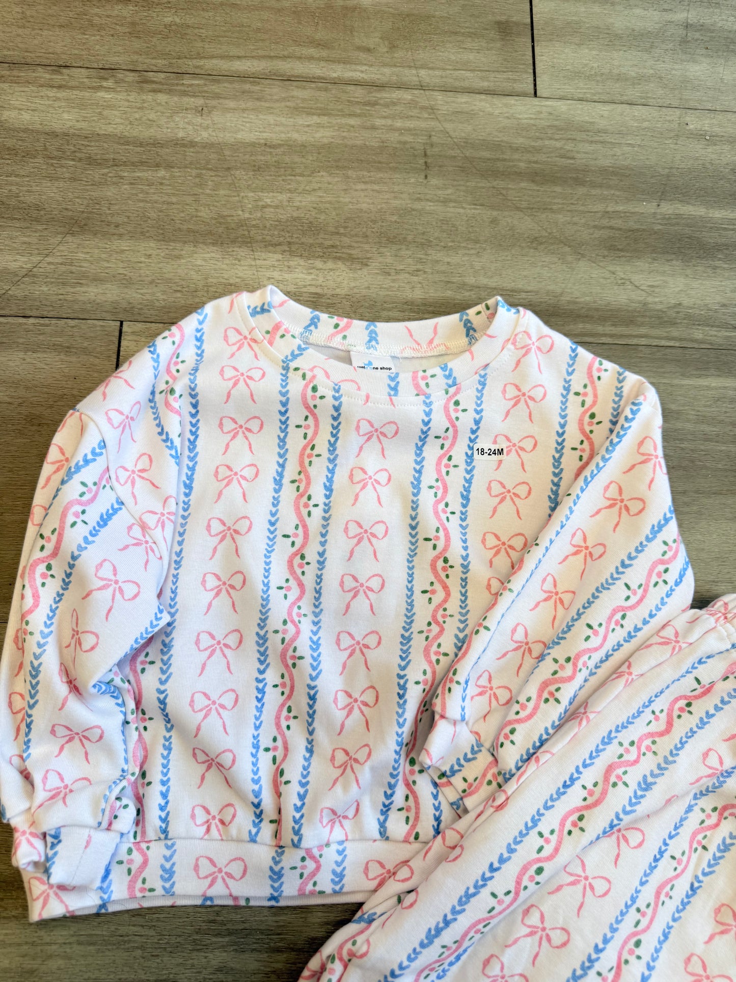 Dainty Bow Sweatsuit