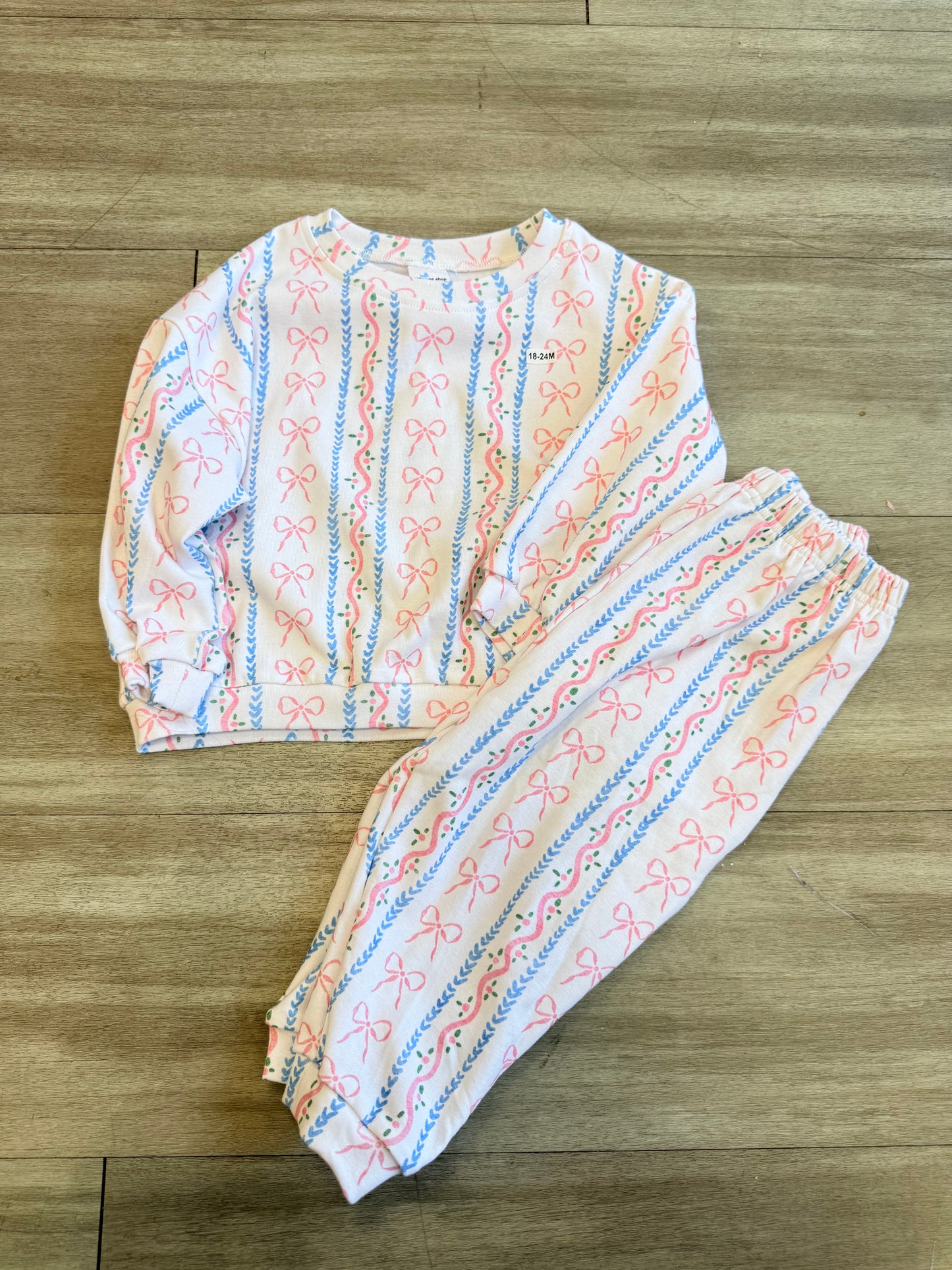 Dainty Bow Sweatsuit